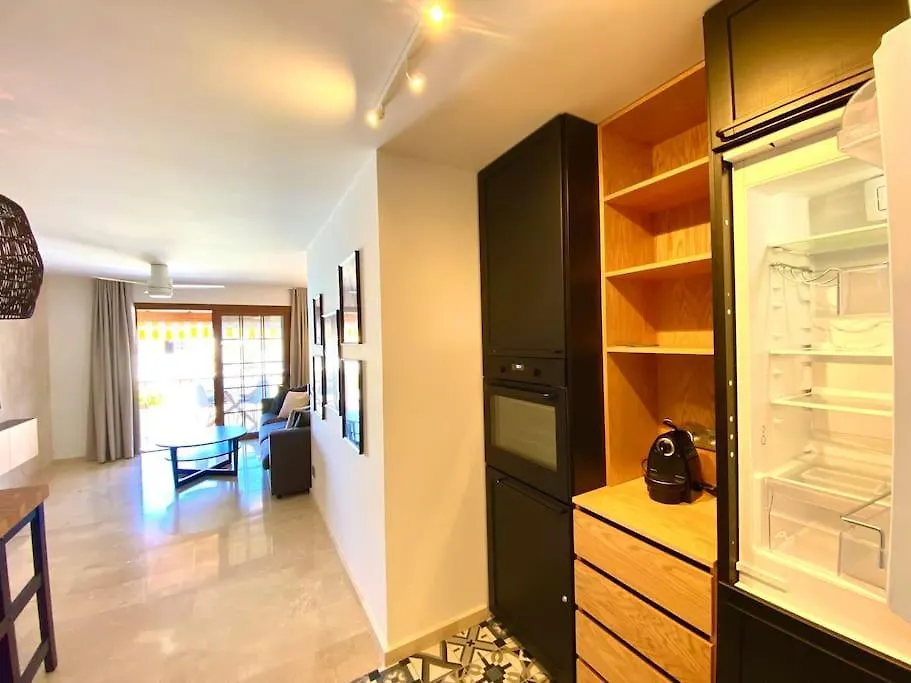 Stylish & Modern 1 Bedroom Suite On Frontline Of Playa Del Duque Costa Adeje  Apartment Costa Adeje (Tenerife)