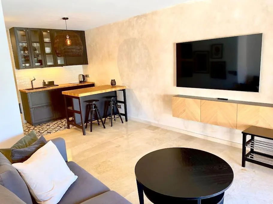 Stylish & Modern 1 Bedroom Suite On Frontline Of Playa Del Duque Costa Adeje  Apartment Costa Adeje (Tenerife)