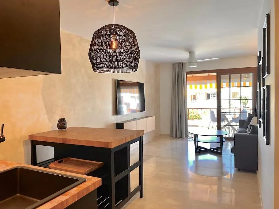 Stylish & Modern 1 Bedroom Suite On Frontline Of Playa Del Duque Costa Adeje  Costa Adeje (Tenerife)