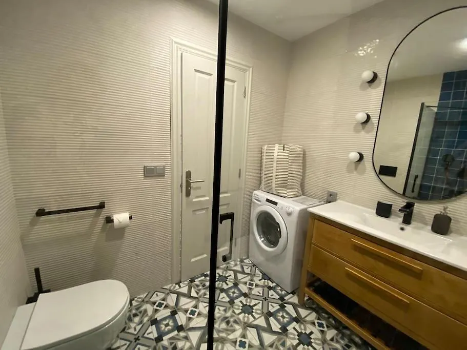 Stylish & Modern 1 Bedroom Suite On Frontline Of Playa Del Duque Costa Adeje  0*, Costa Adeje (Tenerife)